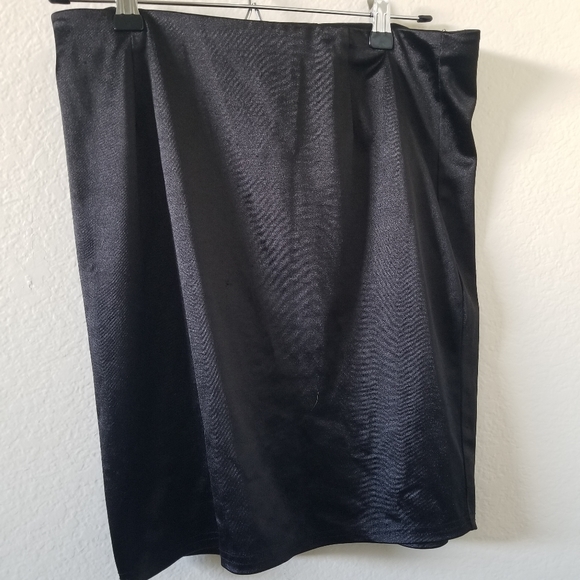 Black  skirt - Picture 1 of 2